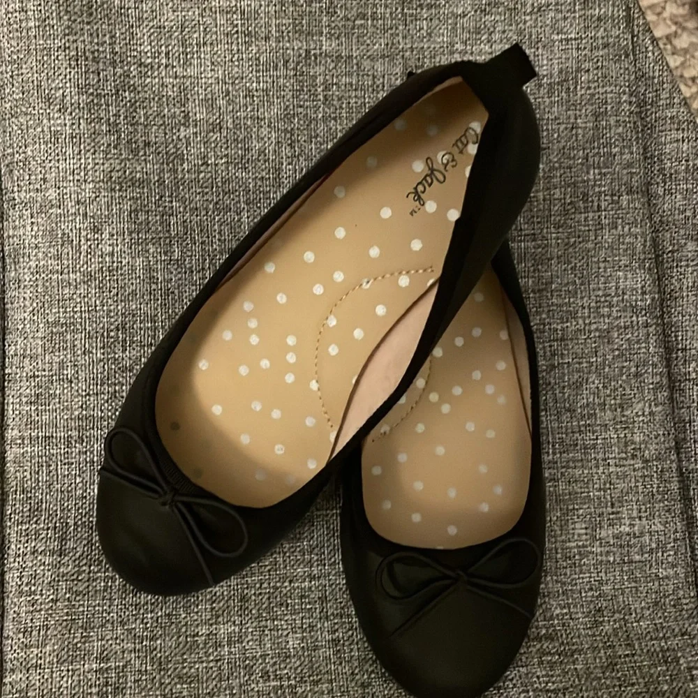 Perfect condition Cat and Jack ballet flats size 13